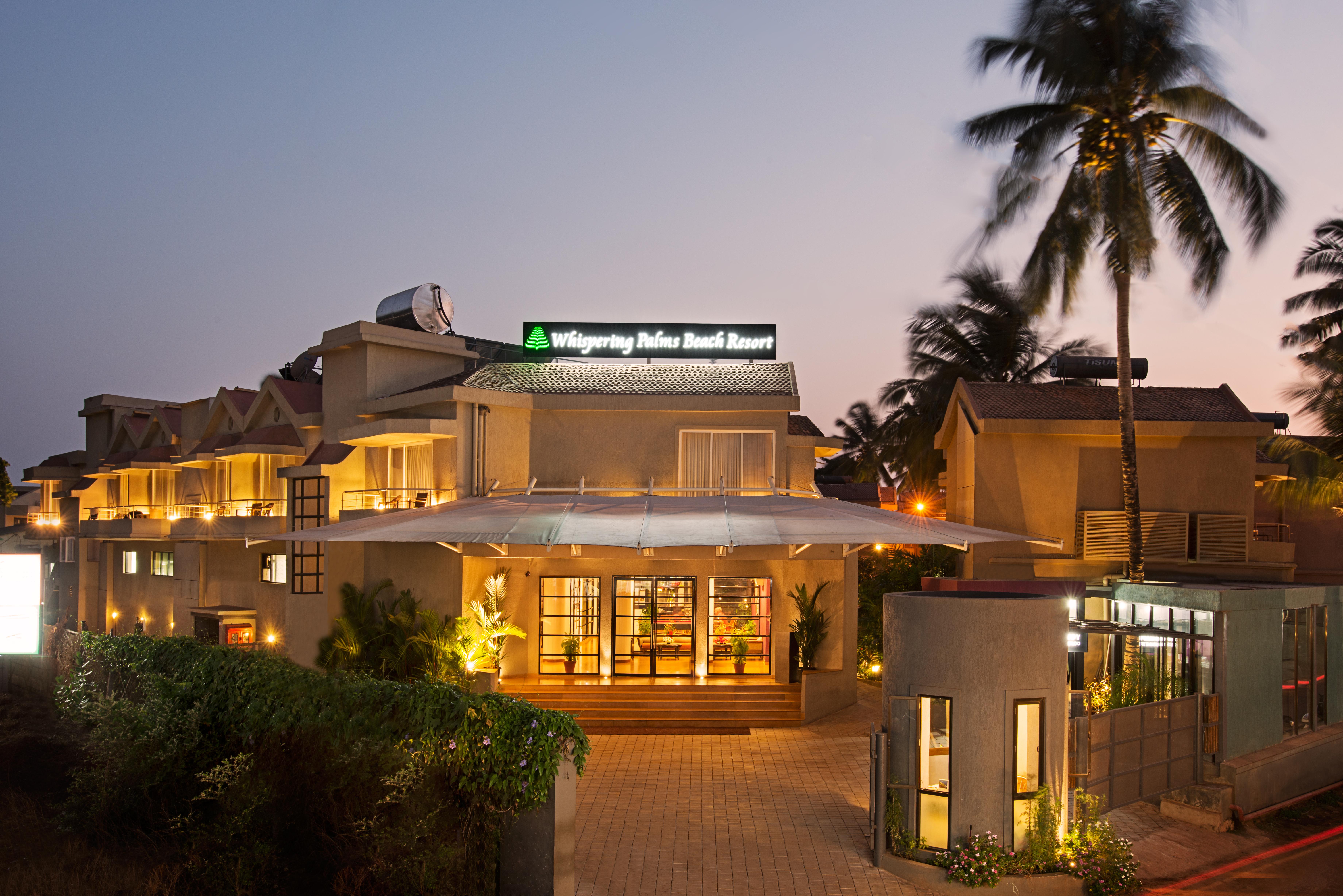 Whispering Palms Beach Resort Candolim Esterno foto
