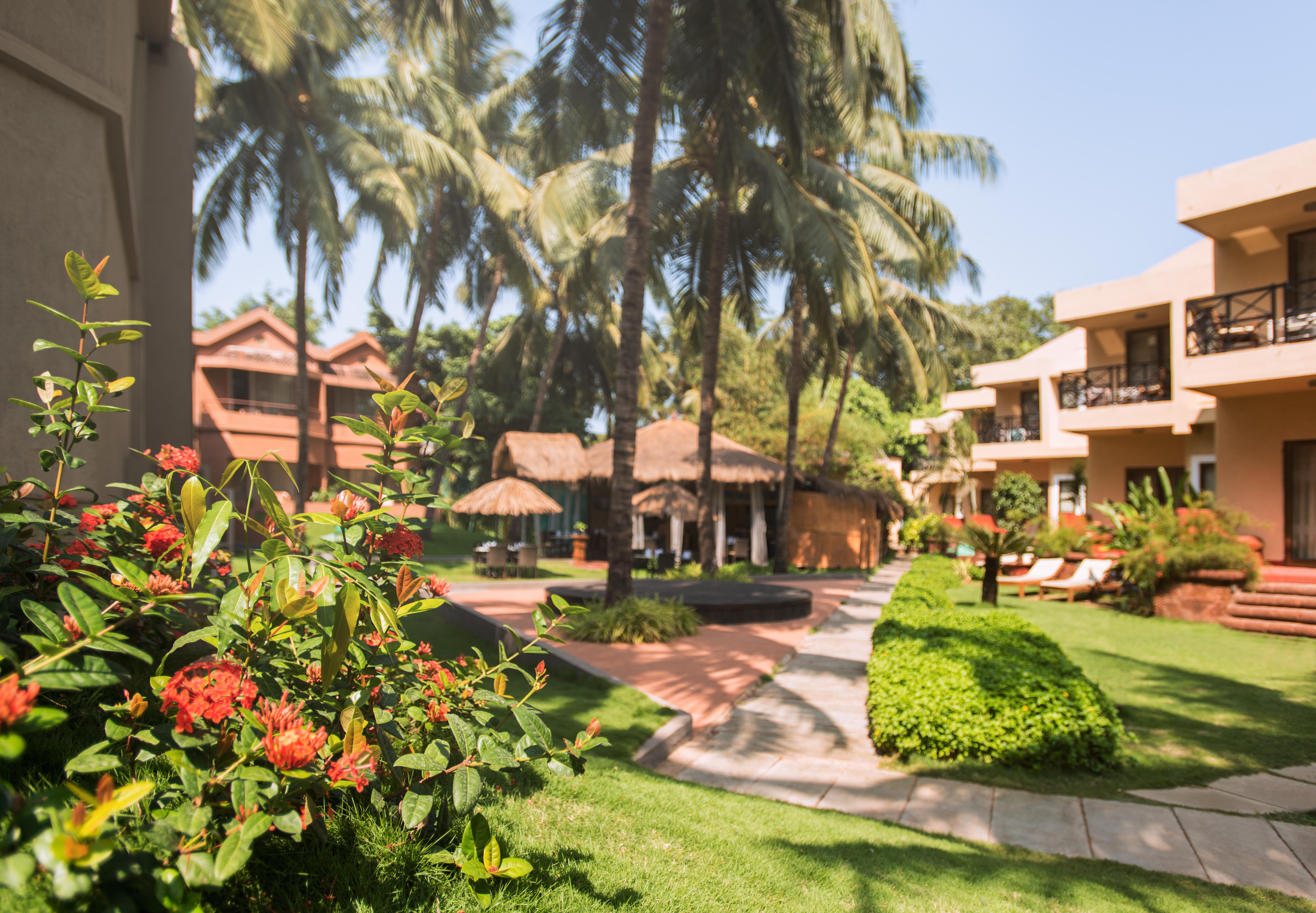 Whispering Palms Beach Resort Candolim Esterno foto