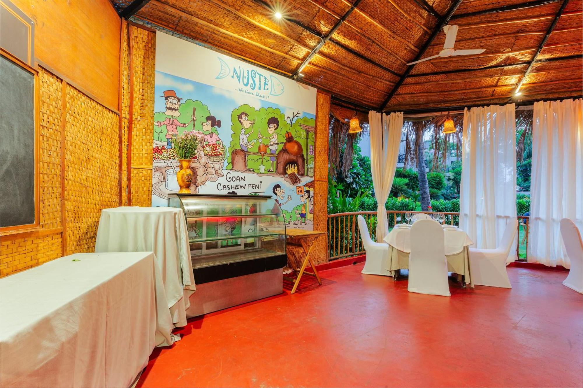 Whispering Palms Beach Resort Candolim Esterno foto