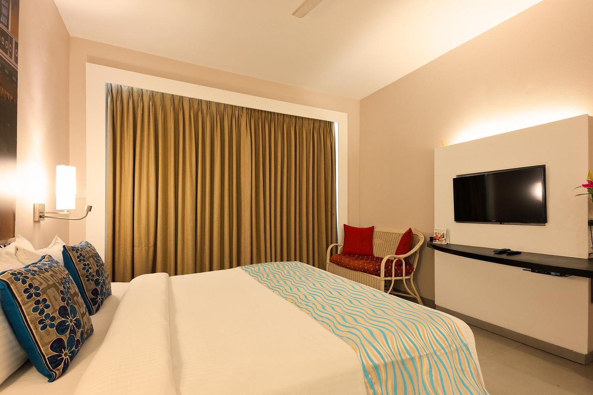 Whispering Palms Beach Resort Candolim Esterno foto