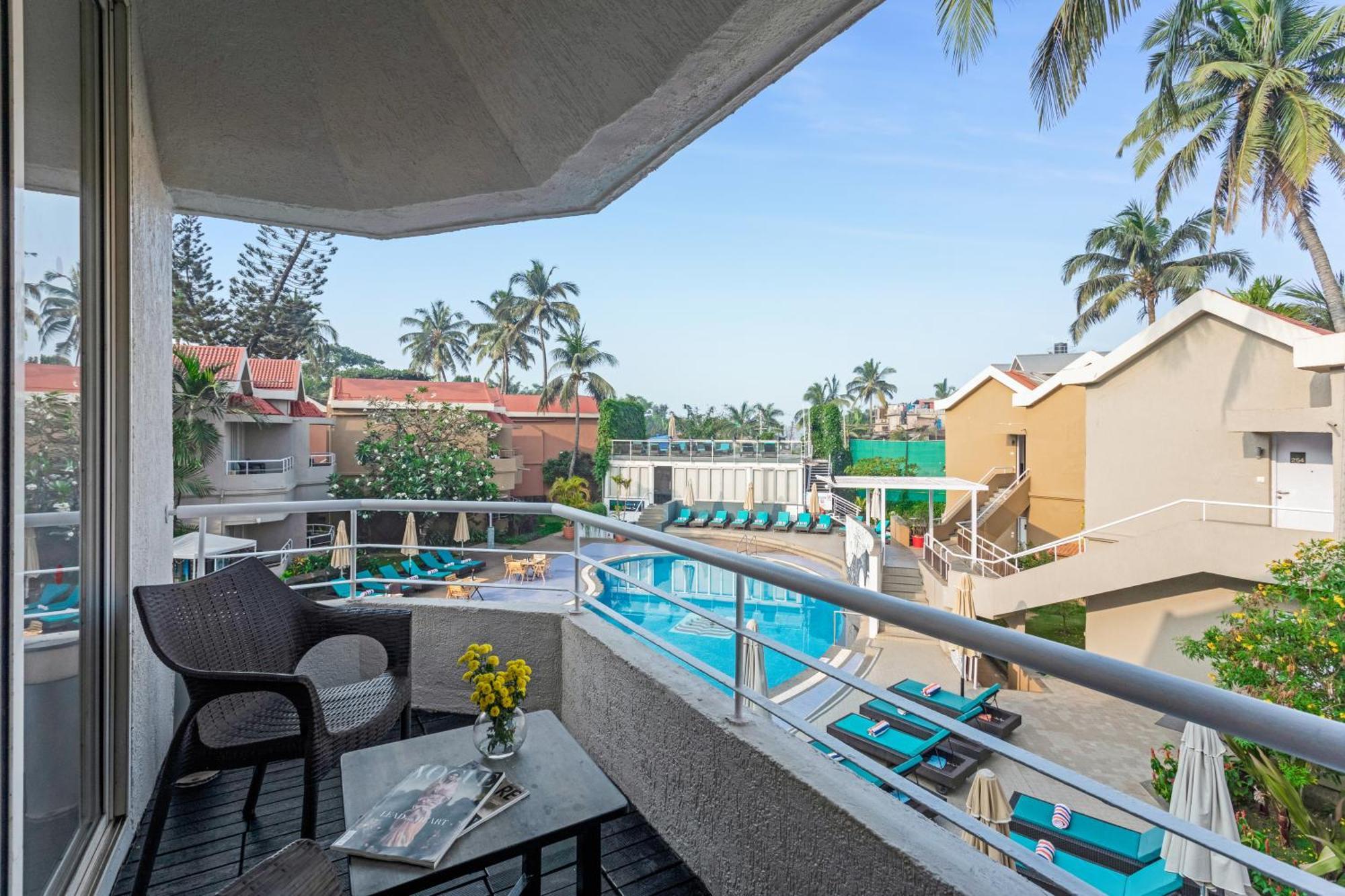 Whispering Palms Beach Resort Candolim Esterno foto