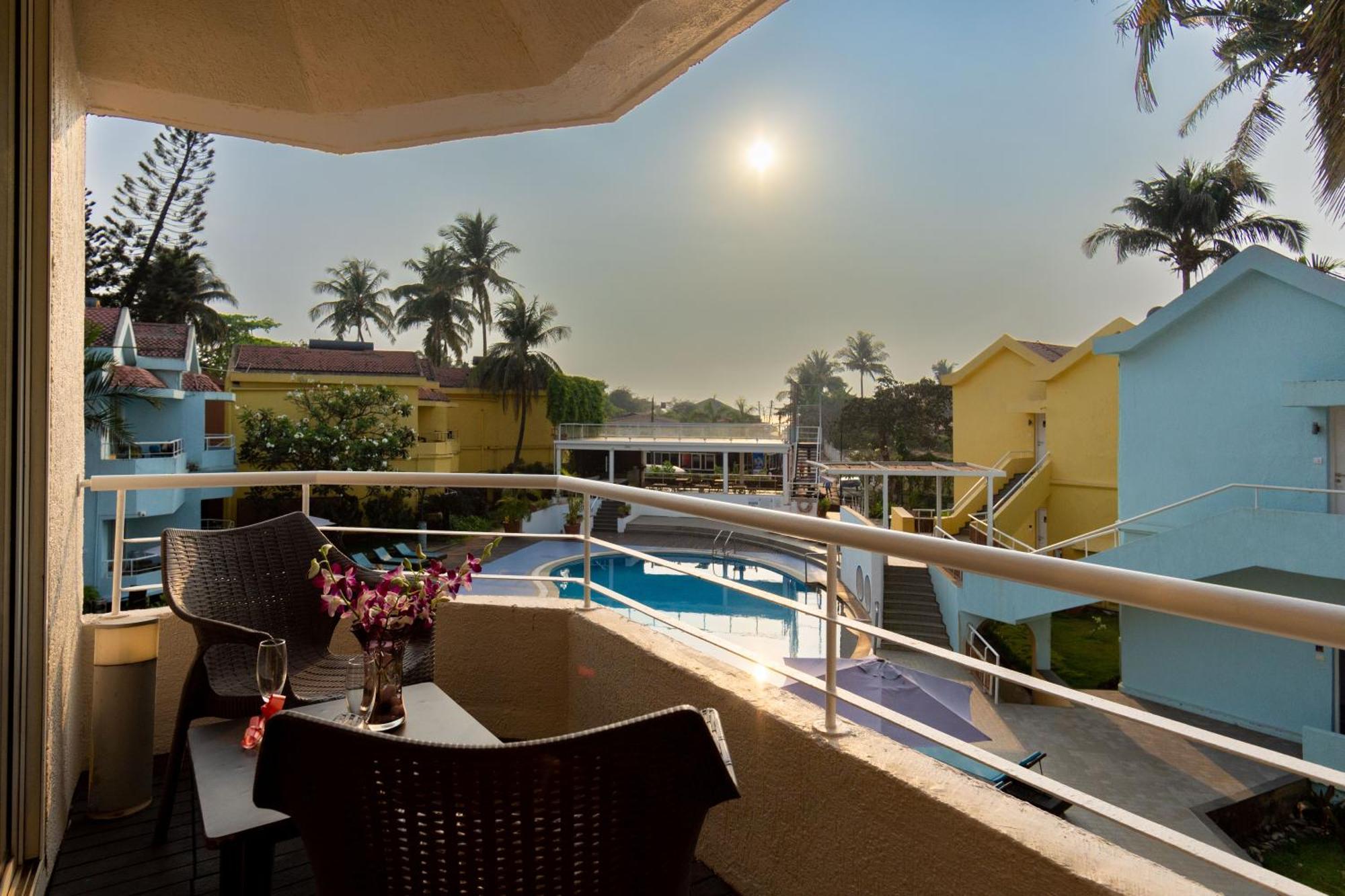 Whispering Palms Beach Resort Candolim Esterno foto