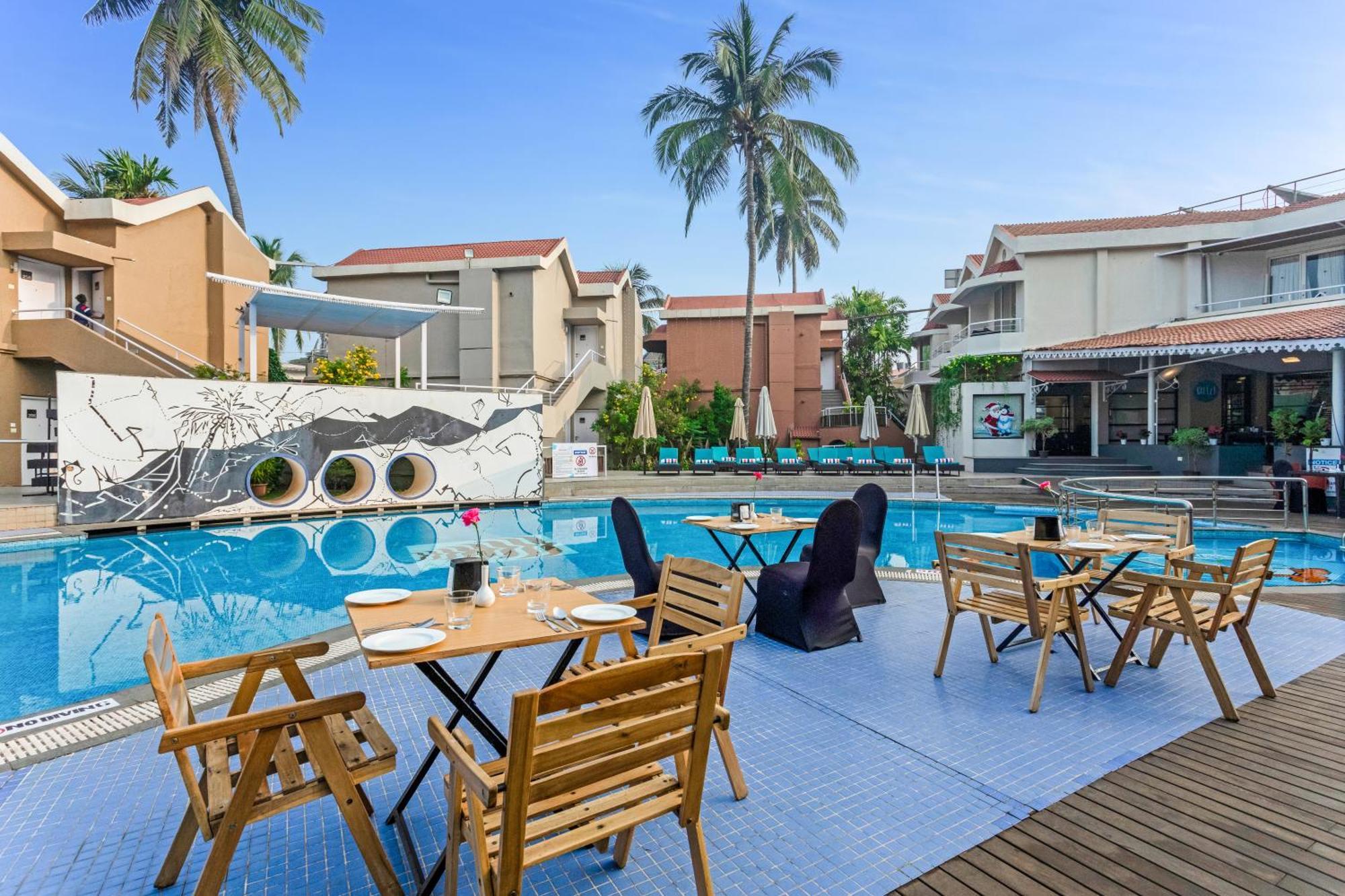 Whispering Palms Beach Resort Candolim Esterno foto