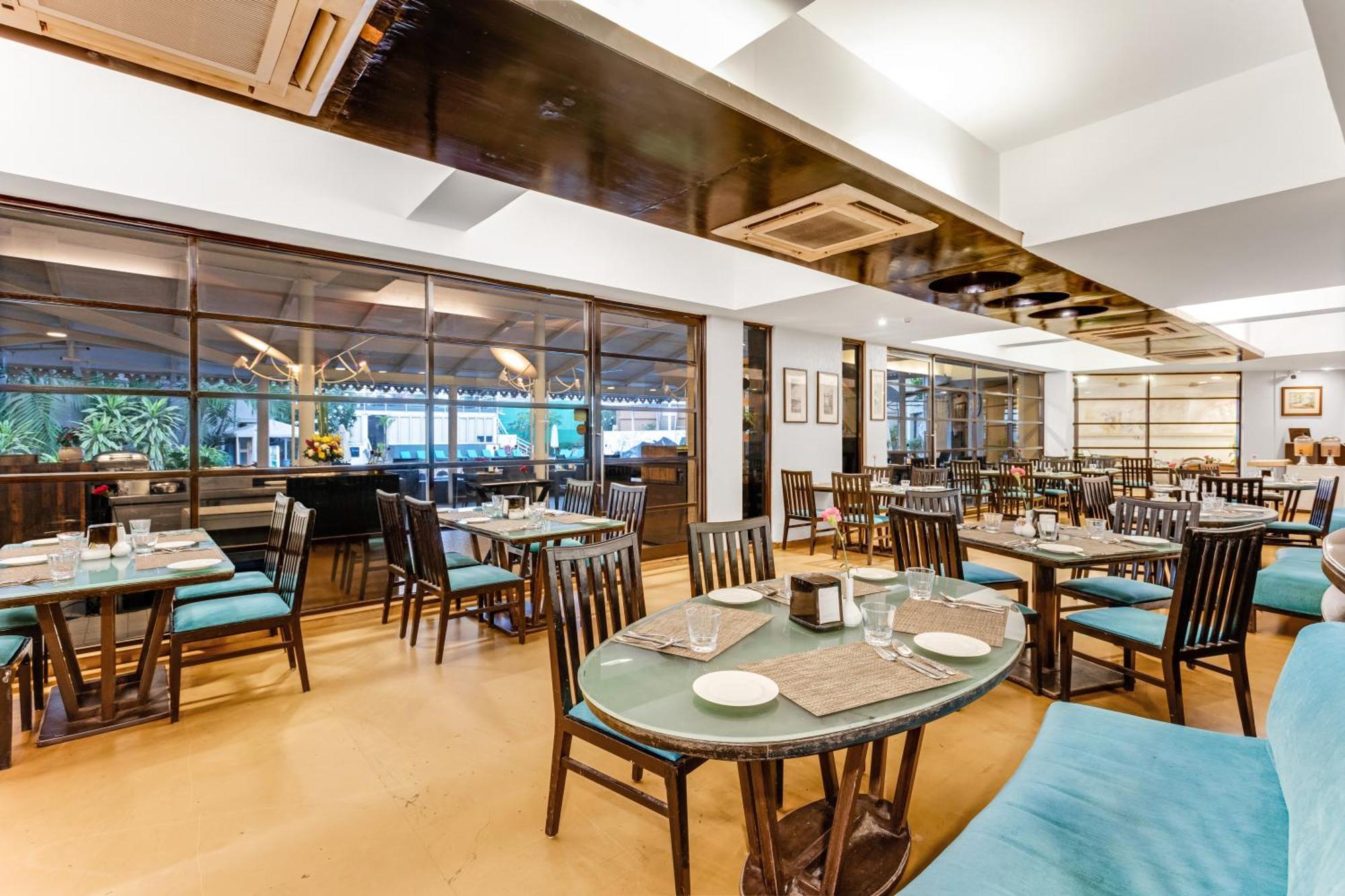 Whispering Palms Beach Resort Candolim Esterno foto